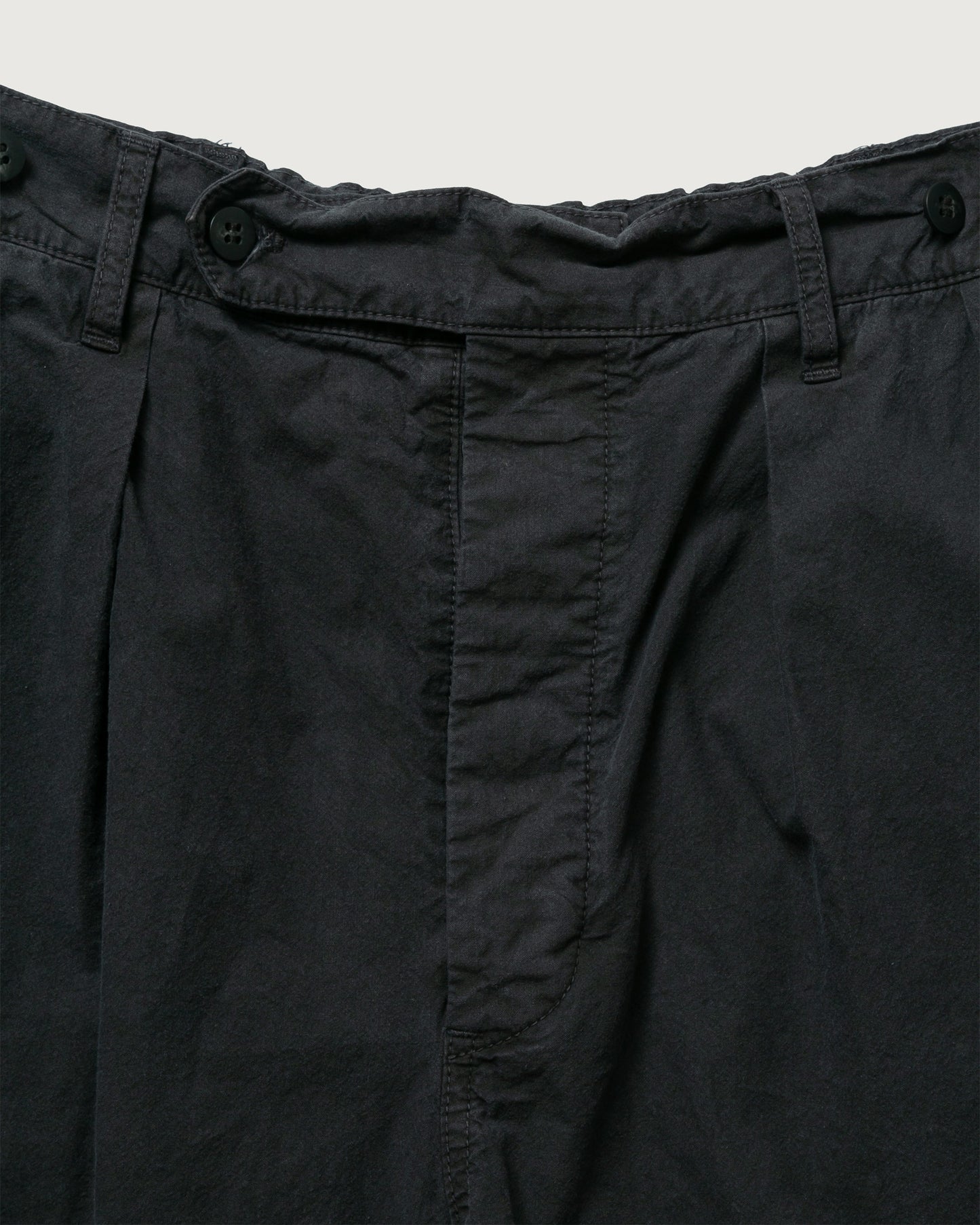 2 TUCK SHORTS