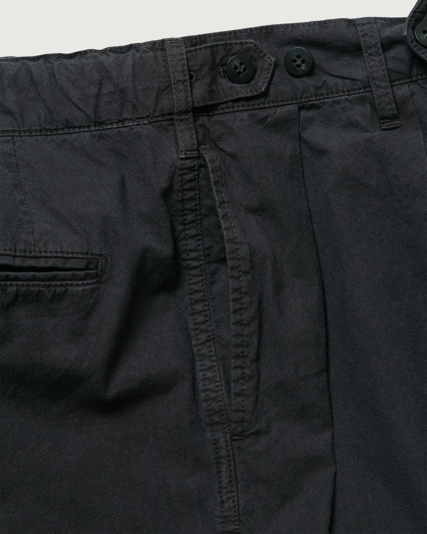 2 TUCK SHORTS
