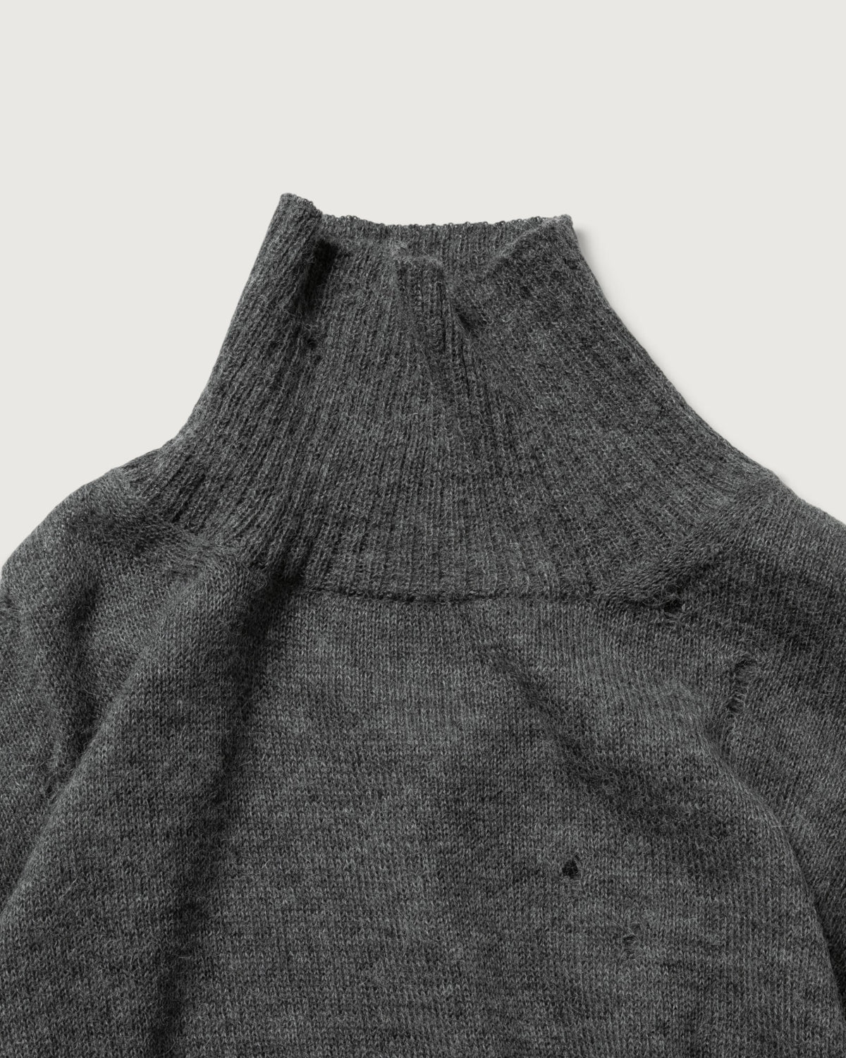 TURTLENECK SWEATER