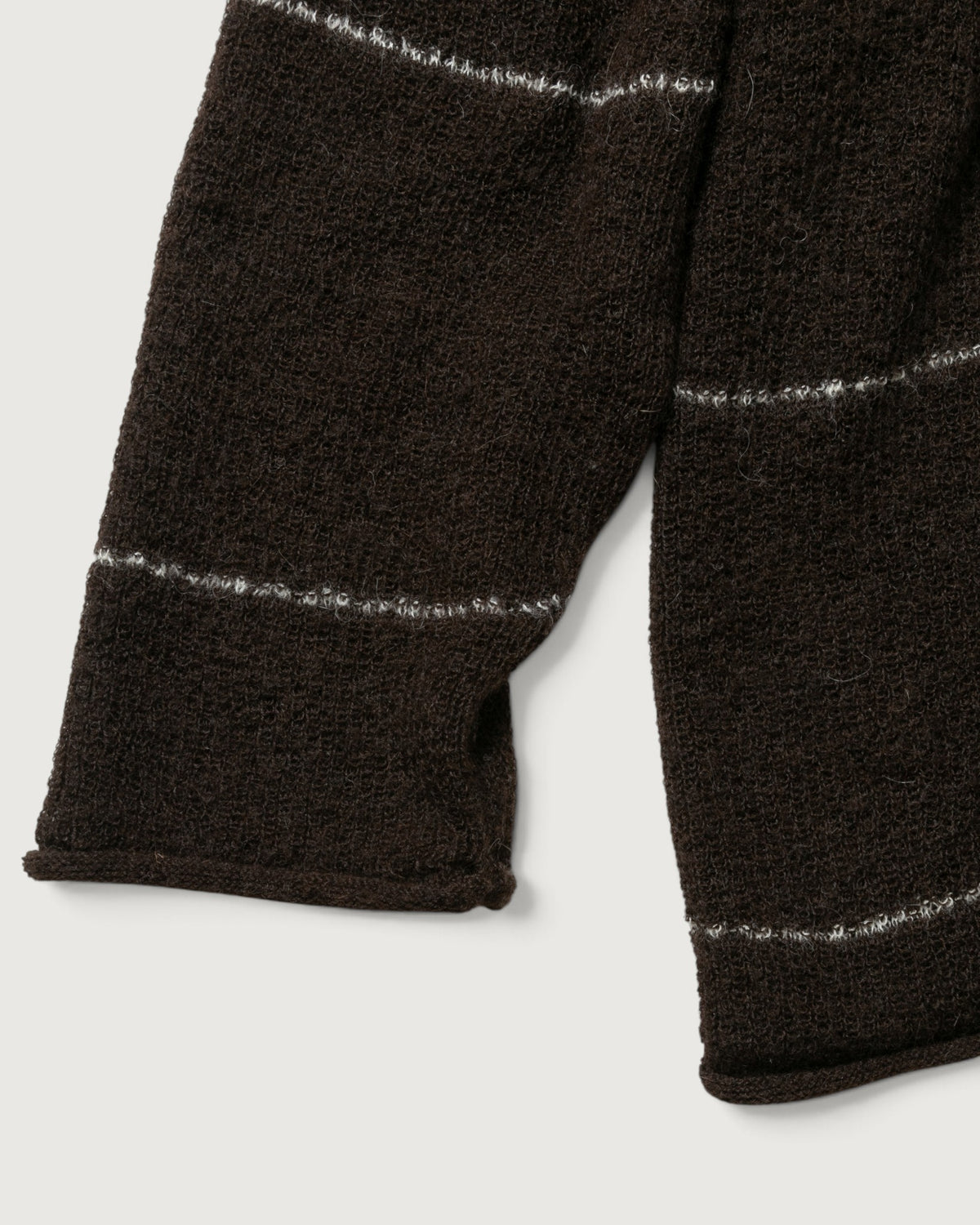 V-NECK LINE BORDER SWEATER