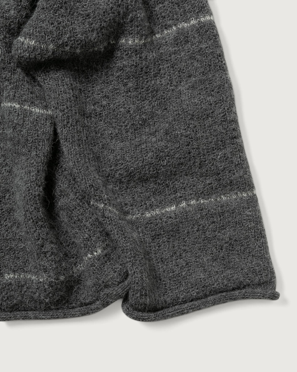 V-NECK LINE BORDER SWEATER